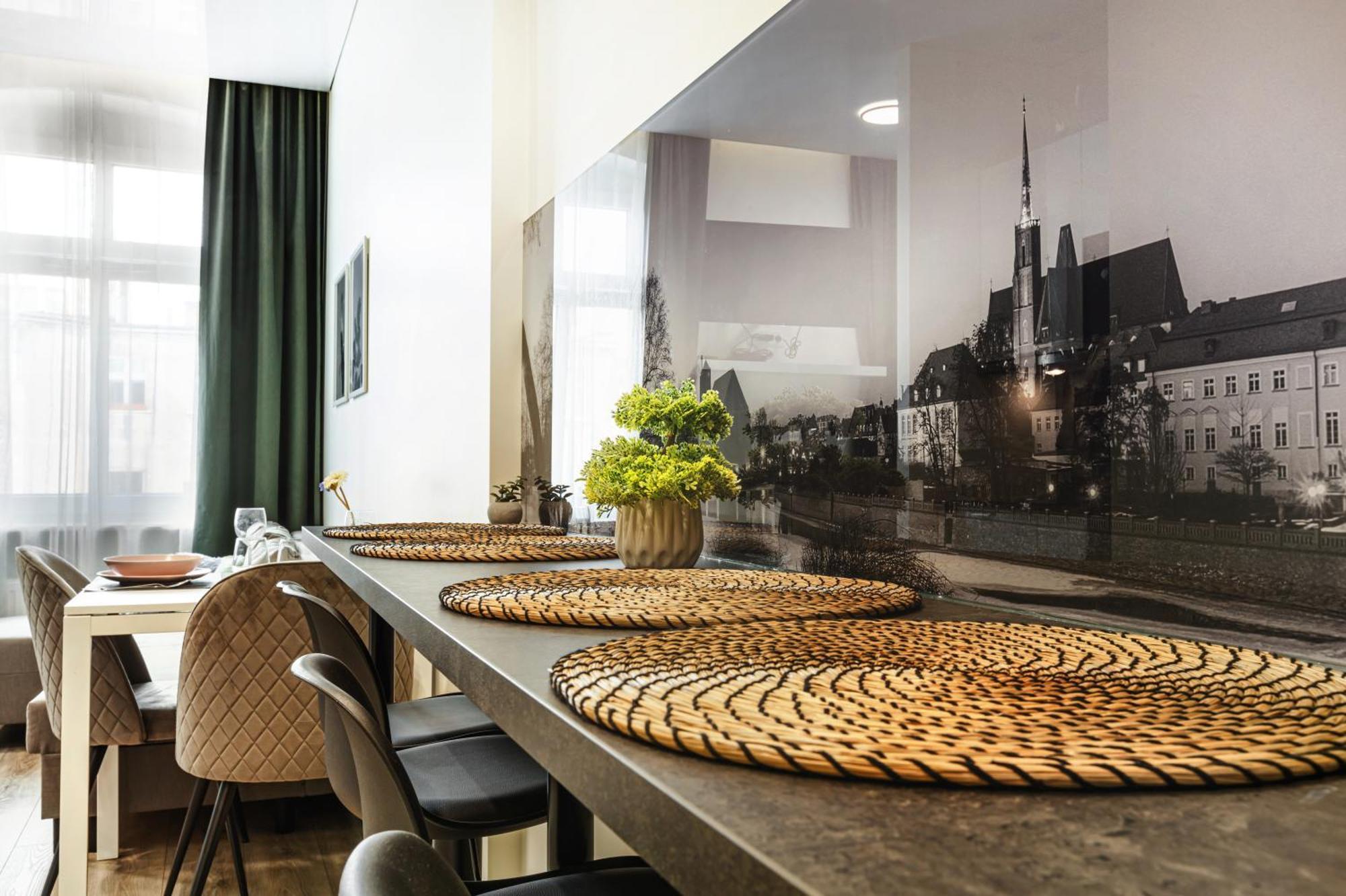 Wyjatkowe Apartamenty W Centrum วรอตซวาฟ ภายนอก รูปภาพ
